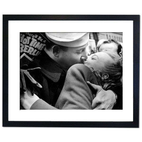 A sailor kisses girl in Times Square after the Nazi surrender Framed Print