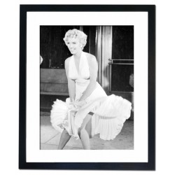 Marilyn Monroe caught in the draught, New York 1954 Framed Print
