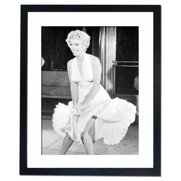 Marilyn Monroe caught in the draught, New York 1954 Framed Print