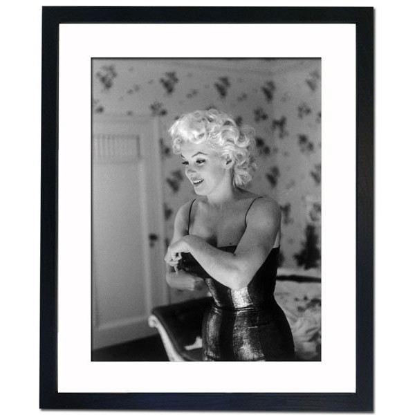 Marilyn Monroe getting ready, 1955 Framed Print