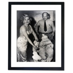Zsa Zsa Gabor counts out her first week's salary of 6,000 dollars, 1953 Framed Print
